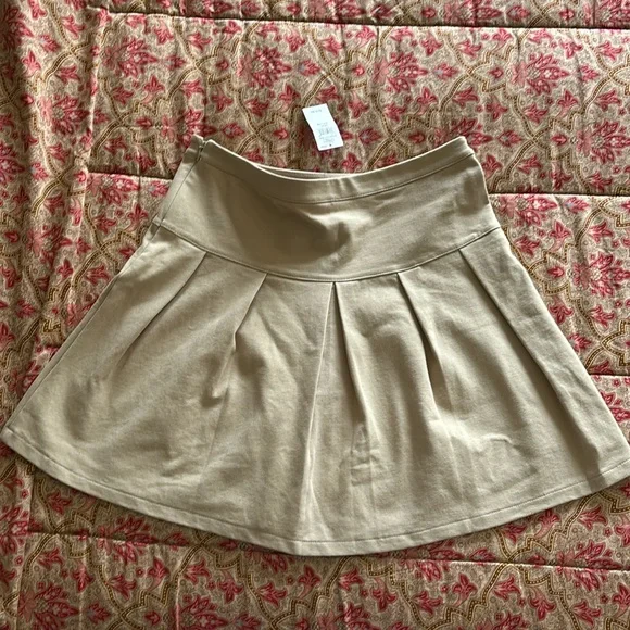 • BUNDLE OF 2 PLEATED UNIFORM SKIRTS • - Picture 2 of 3